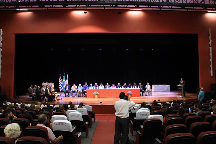 Solenidade foi realizada na última quinta-feira (17) no Centro de Convenções Prof. Dr. Fausto Victorelli