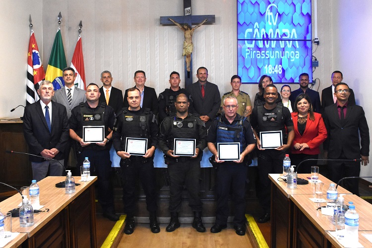 Solenidade ocorrida na noite da última segunda-feira (24) homenageou cinco profissionais da corporação  