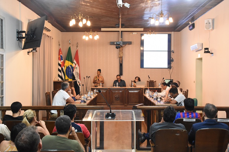 Além dos vereadores, estiveram presentes o prefeito Fernando Lubrechet e os representantes de cada pasta