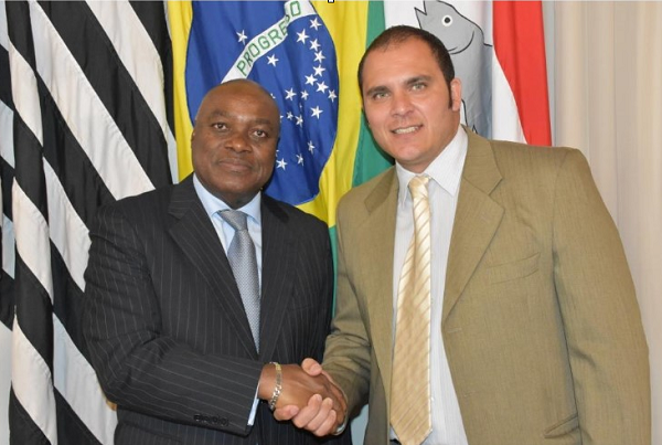 Sylvestre  Aka  Amon  Kassi foi recepcionado pelo presidente da Casa, vereador Leo