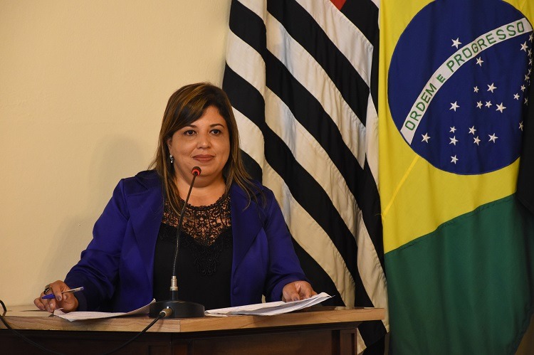 Vereadora solicitou ainda esclarecimentos sobre o setor de limpeza da prefeitura