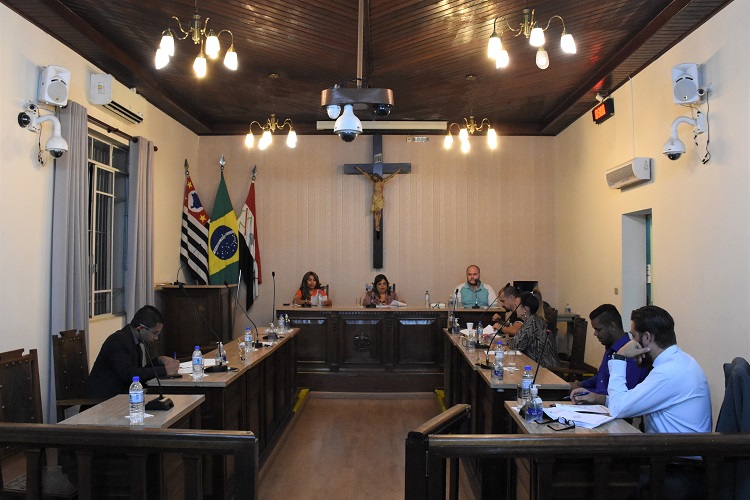 Além dos vereadores, estiveram presentes na audiência os secretários municipais Julio Cesar Toso e Marcia dos Santos Lourenço Turatti 