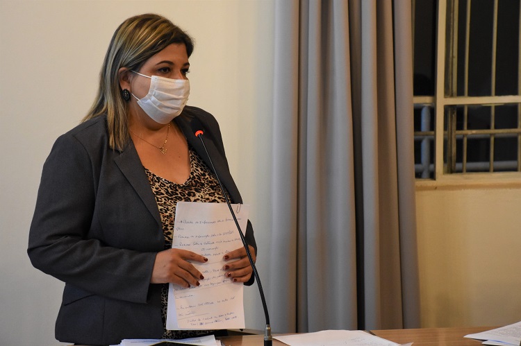 Vereadora quer saber também se município tem adotado protocolo para tratamento de pacientes com covid-19