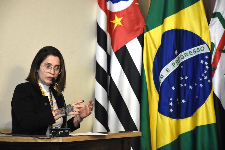 Mirelle cobra limpeza em vias públicas após denúncias da população