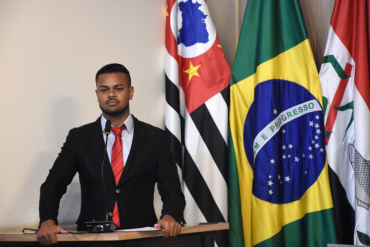 Indicação apresentada ao Executivo pede fiscalização rigorosa e penalização de proprietários 