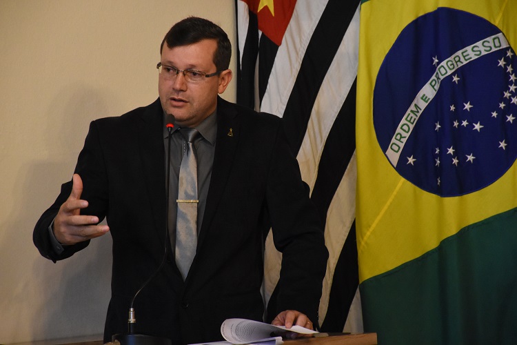 Vereador cobrou ainda do Executivo recapeamento de rua da Vila Braz